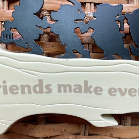 HALLMARK Disney 7 Dwarfs Silhouette Friends Make Every Day an Adventure Figure - Picture 8 of 9